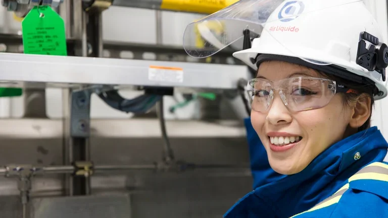 PEM electrolyzer in Bécancour, Canada 01